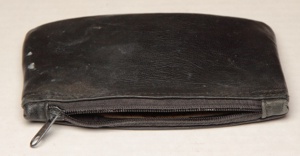 Tobacco pouch with a dead zipper